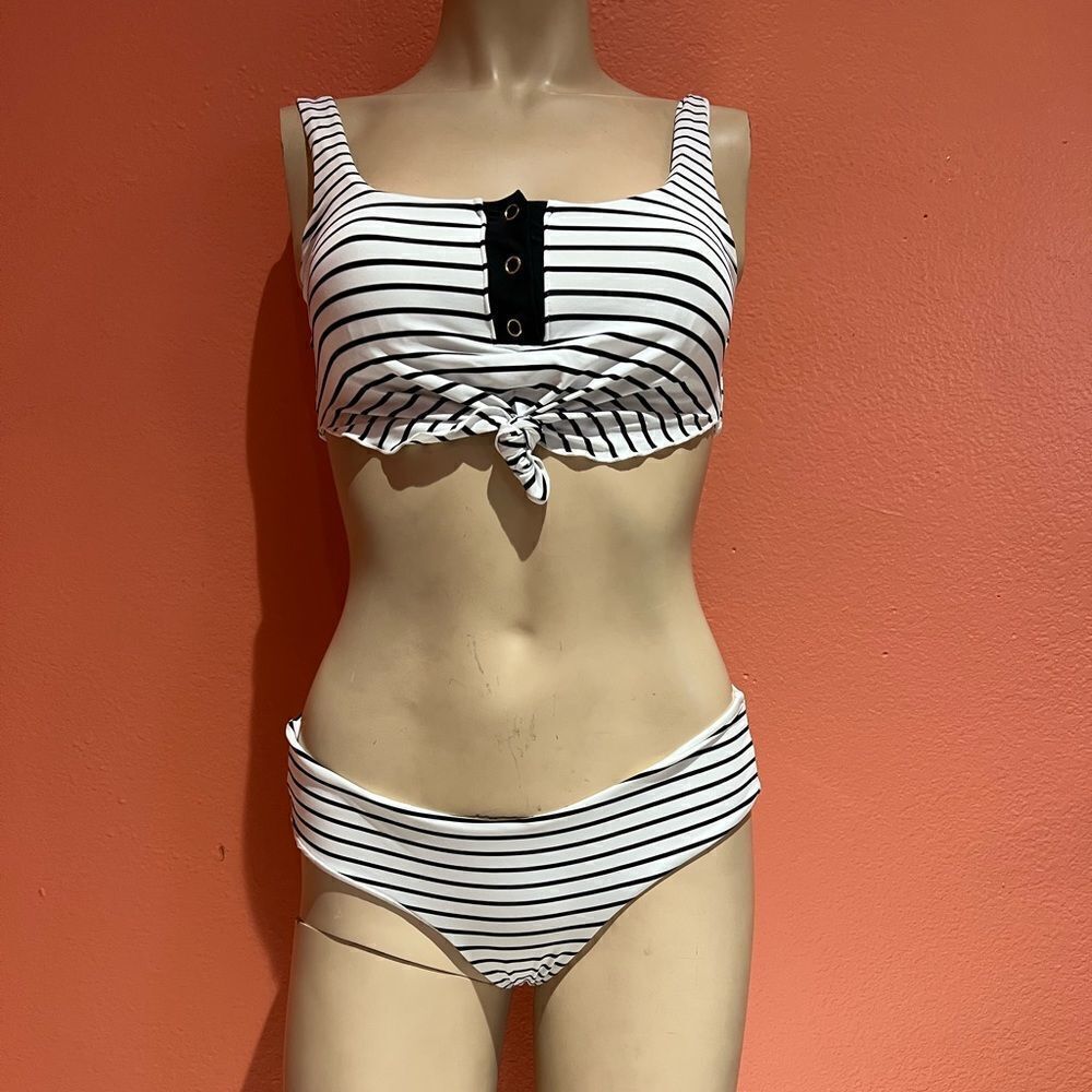 Beach bunny bikini set!! - Picture 2 of 6